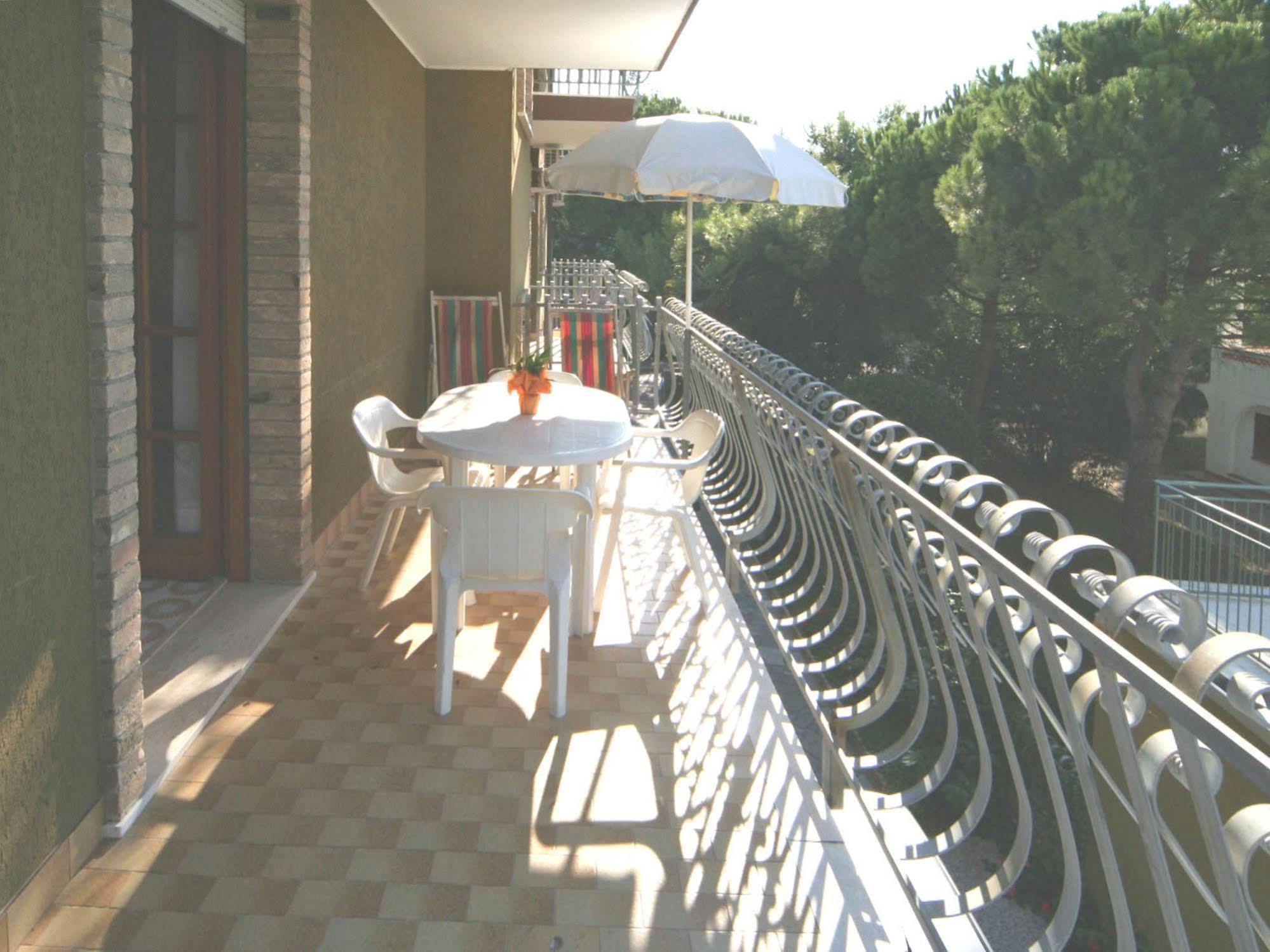 Burello Apartamento Lignano Sabbiadoro Exterior foto
